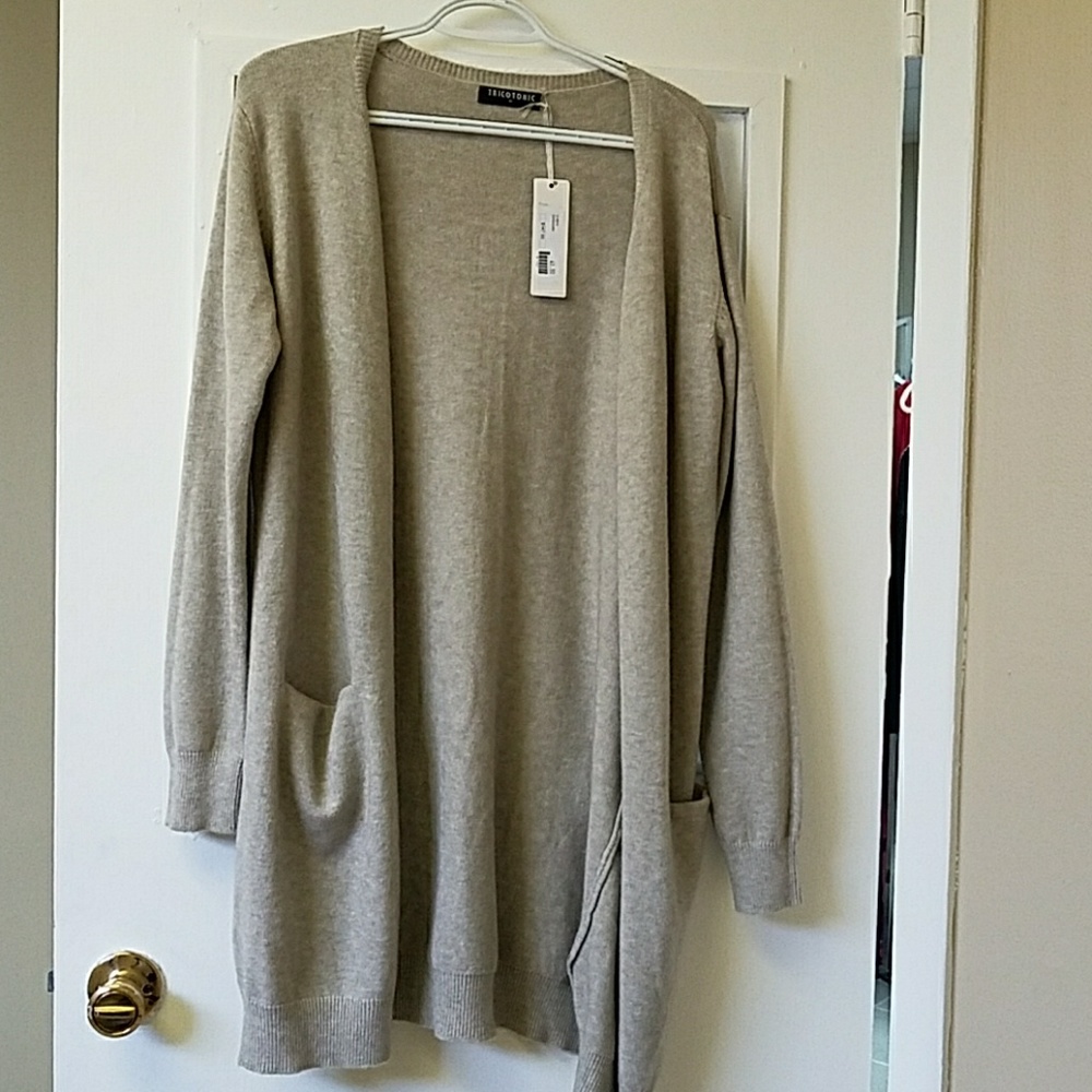 Cardigan sweater